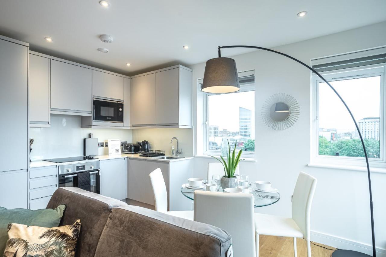Luxe & Stylish 1 & 2 Bed Flats Near Heathrow, Legoland, & Windsor Слау Екстериор снимка