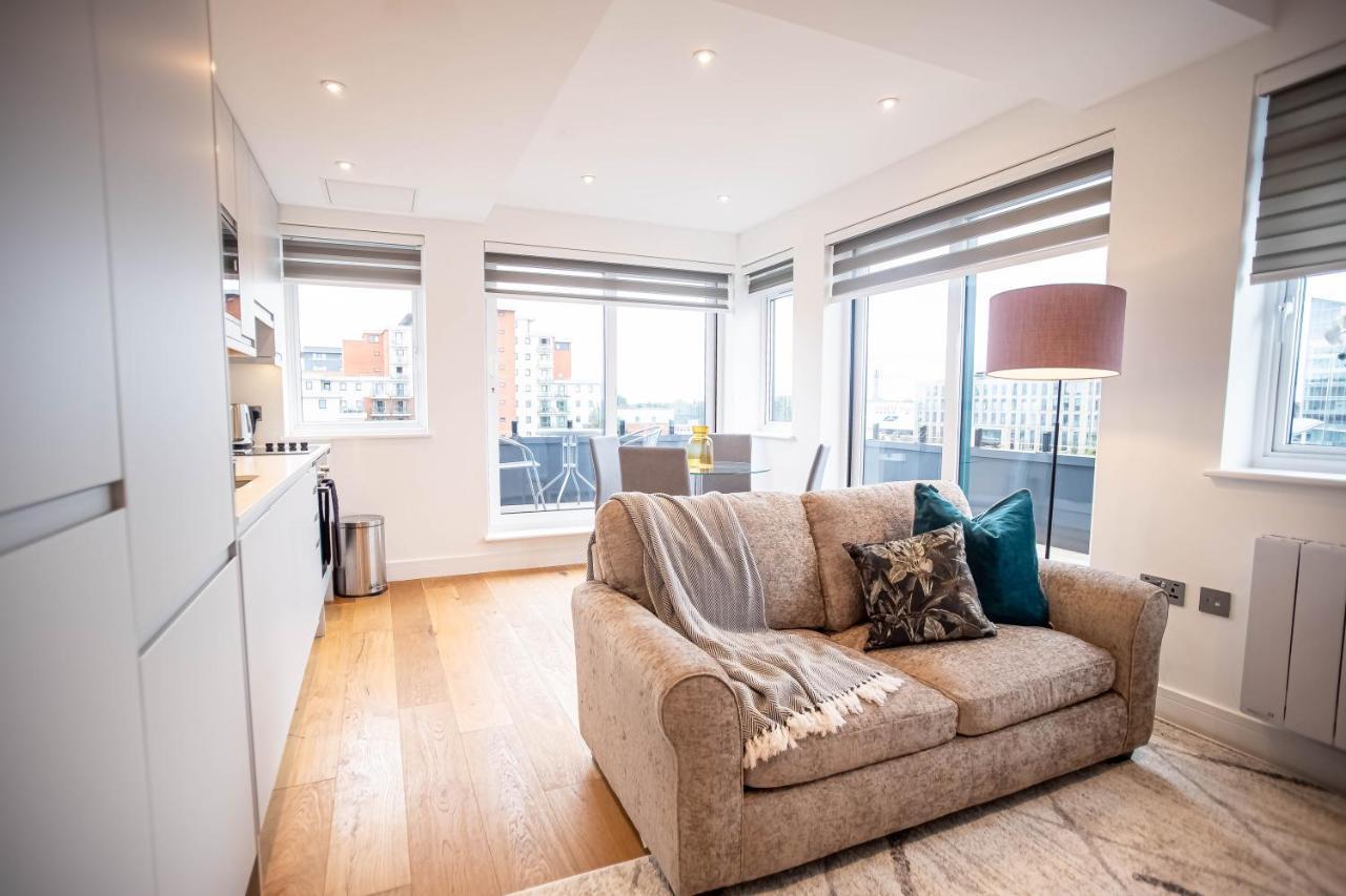 Luxe & Stylish 1 & 2 Bed Flats Near Heathrow, Legoland, & Windsor Слау Екстериор снимка