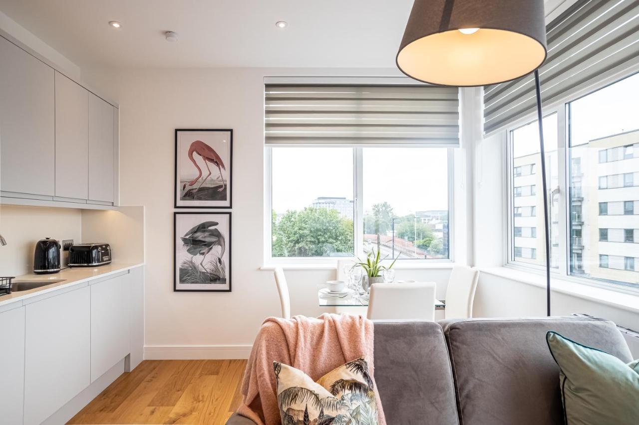 Luxe & Stylish 1 & 2 Bed Flats Near Heathrow, Legoland, & Windsor Слау Екстериор снимка