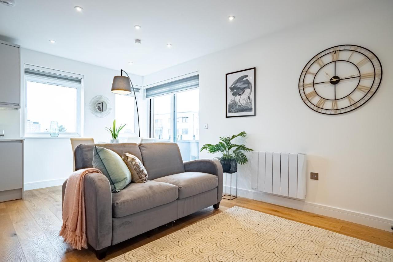 Luxe & Stylish 1 & 2 Bed Flats Near Heathrow, Legoland, & Windsor Слау Екстериор снимка
