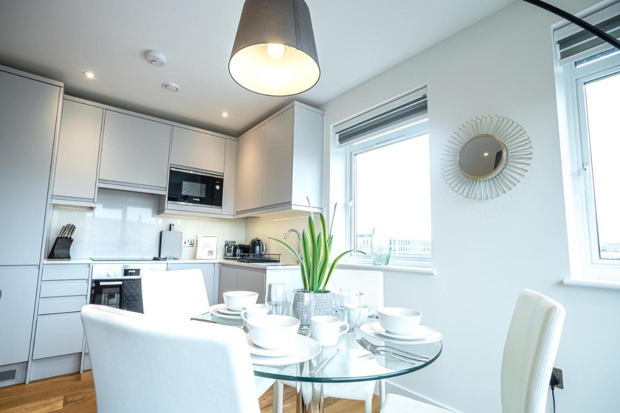 Luxe & Stylish 1 & 2 Bed Flats Near Heathrow, Legoland, & Windsor Слау Екстериор снимка