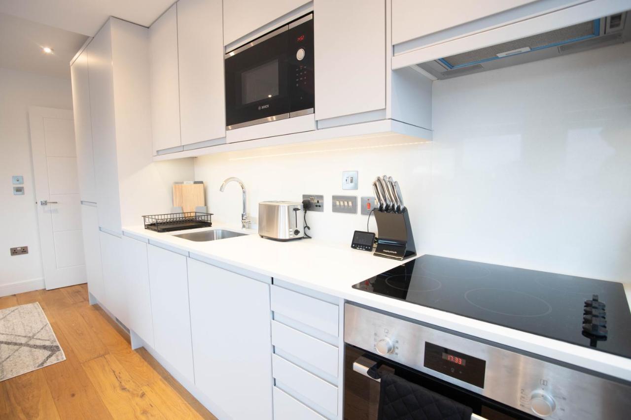 Luxe & Stylish 1 & 2 Bed Flats Near Heathrow, Legoland, & Windsor Слау Екстериор снимка
