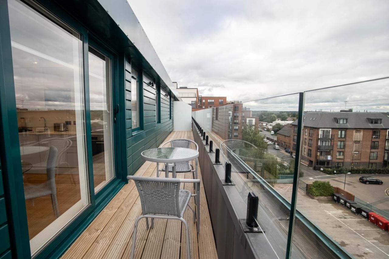 Luxe & Stylish 1 & 2 Bed Flats Near Heathrow, Legoland, & Windsor Слау Екстериор снимка