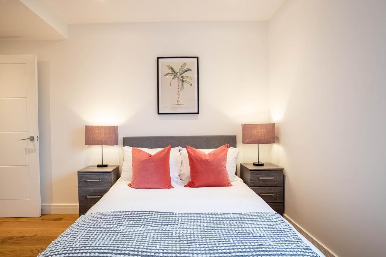 Luxe & Stylish 1 & 2 Bed Flats Near Heathrow, Legoland, & Windsor Слау Екстериор снимка