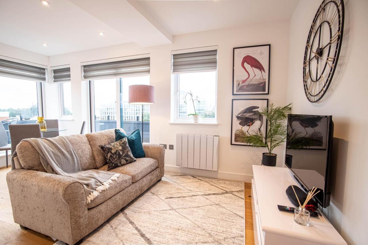 Luxe & Stylish 1 & 2 Bed Flats Near Heathrow, Legoland, & Windsor Слау Екстериор снимка