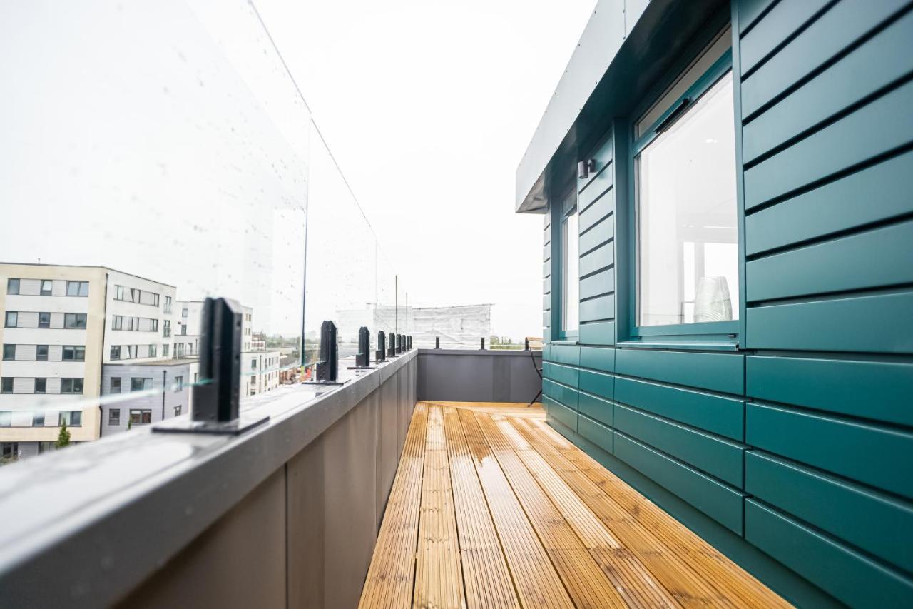 Luxe & Stylish 1 & 2 Bed Flats Near Heathrow, Legoland, & Windsor Слау Екстериор снимка